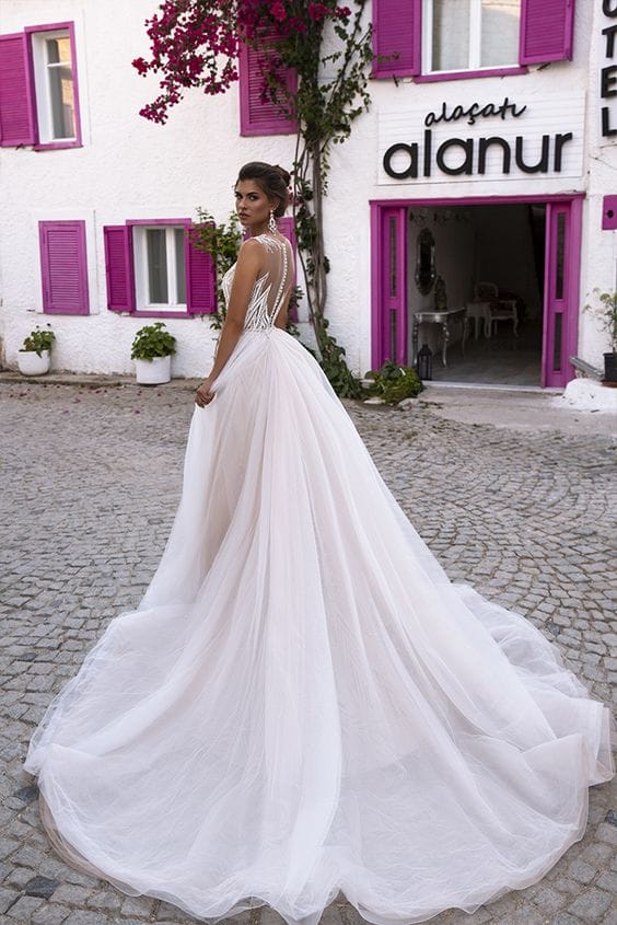 trouwjurk met bijzondere rug van oksana muhka